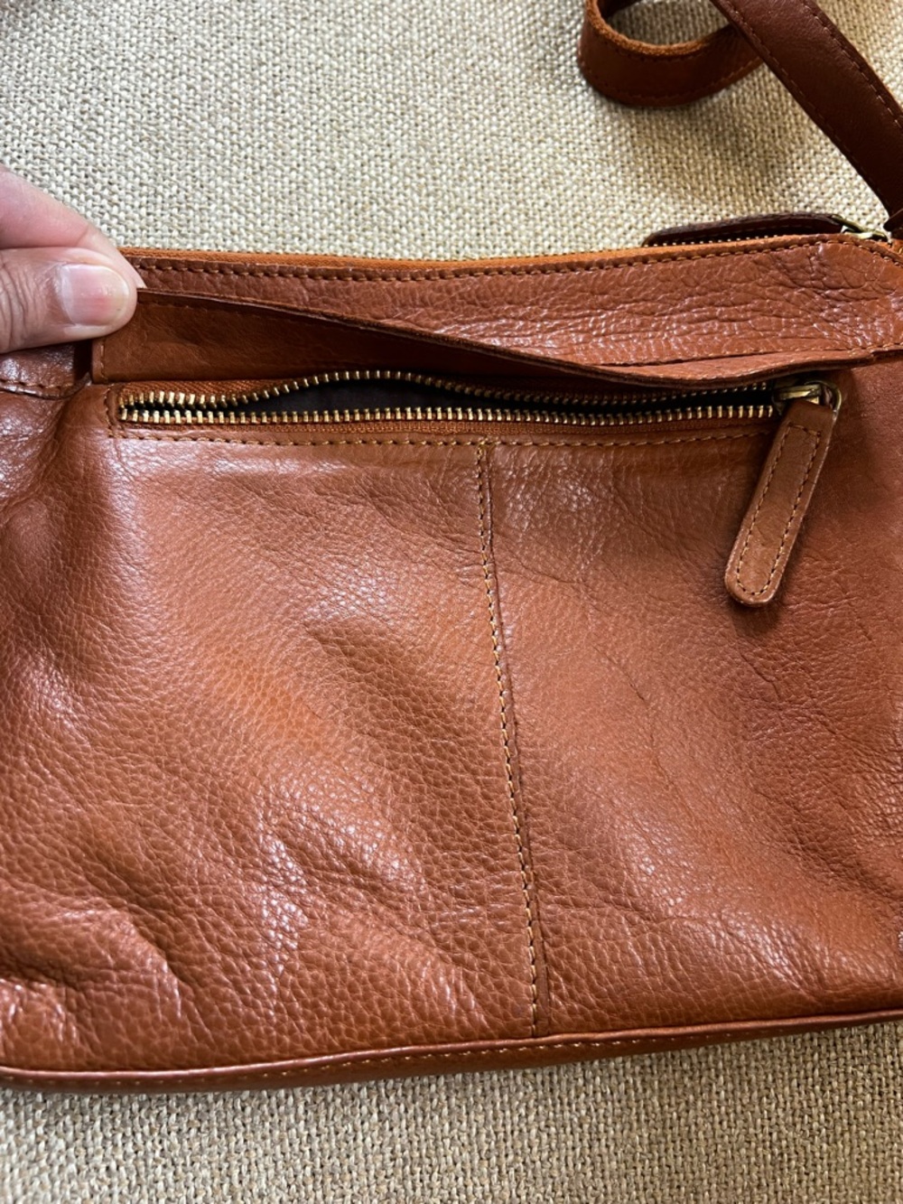 Vilenca Holland Cognac studded leather crossbody bag - Picture 6 of 8